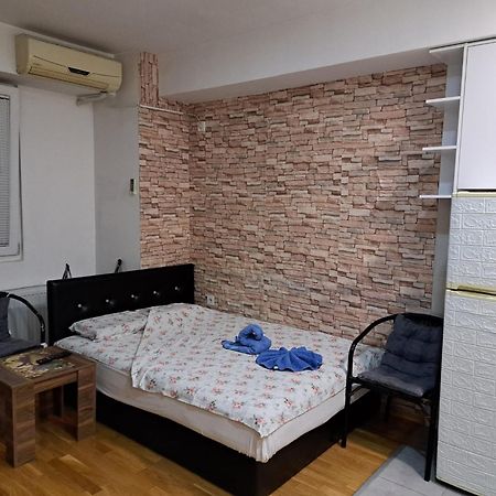 Wonderful Studio Apartment In Skopje Center מראה חיצוני תמונה